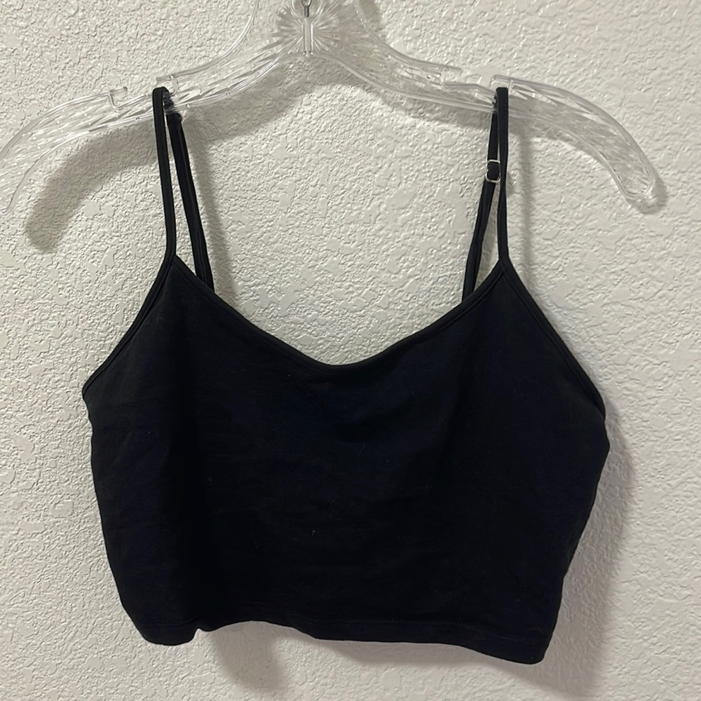 Cropped black tank top